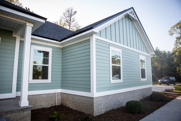 Damaged Siding Repair in Waldorf