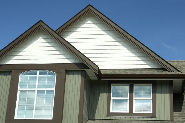 Vertical Vinyl Siding Repair in Waldorf